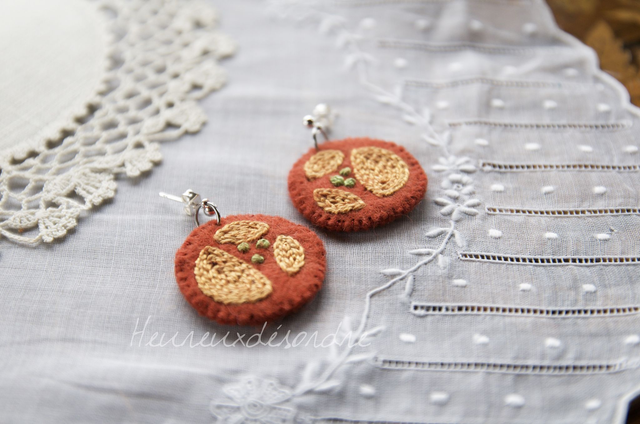 Boucles d'oreilles brodées