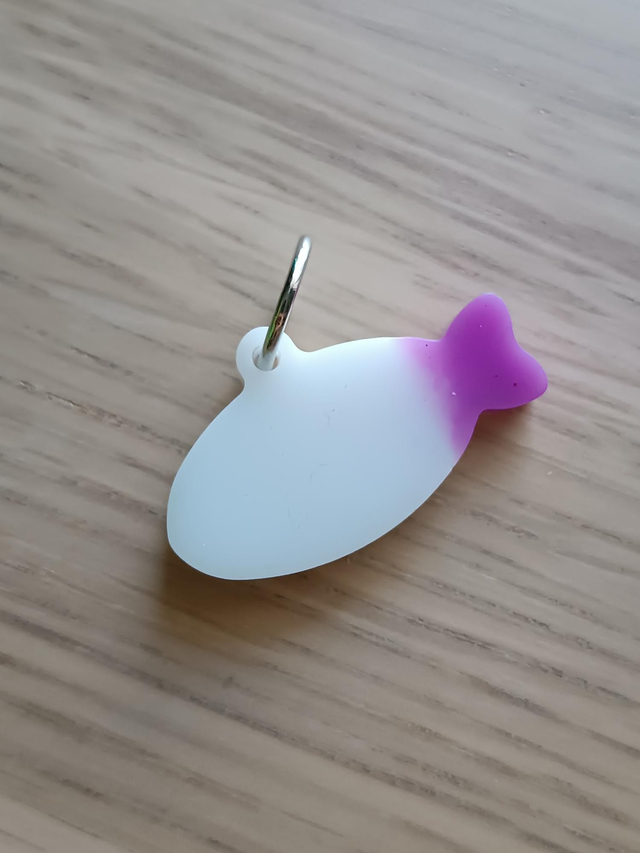 Pez M - Nombre en Vinilo Negro