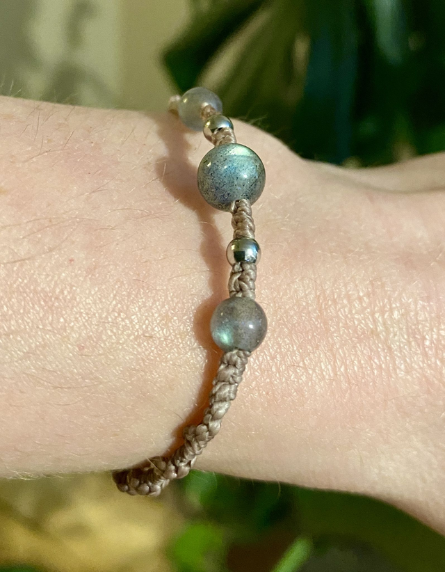 Bracelet ajustable macramé et perles de Labradorite