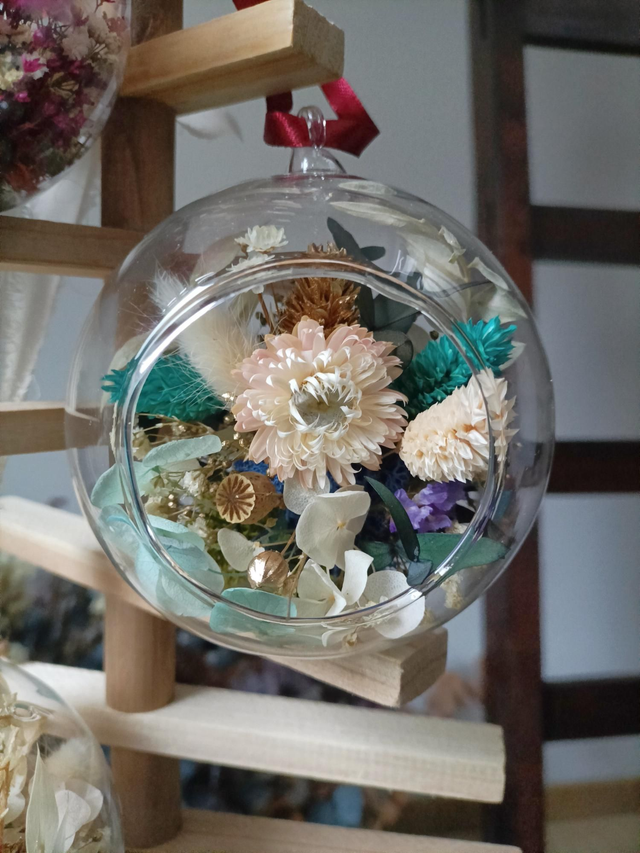 Boule en verre fleurie Bleu