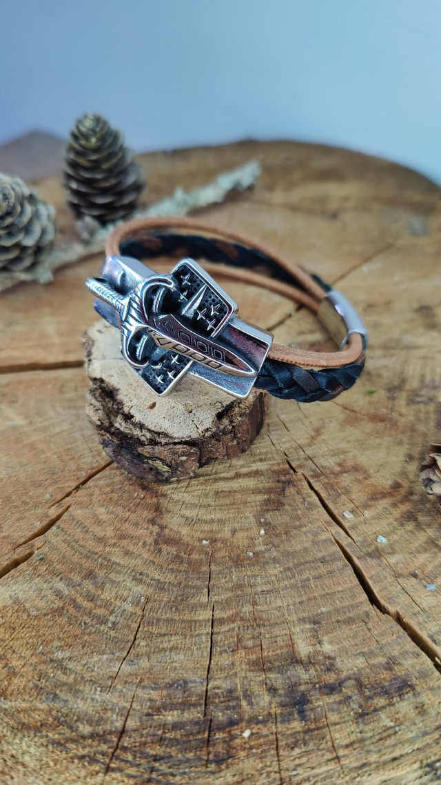 Bracelet homme et cuir tressé et dain modèle épée 