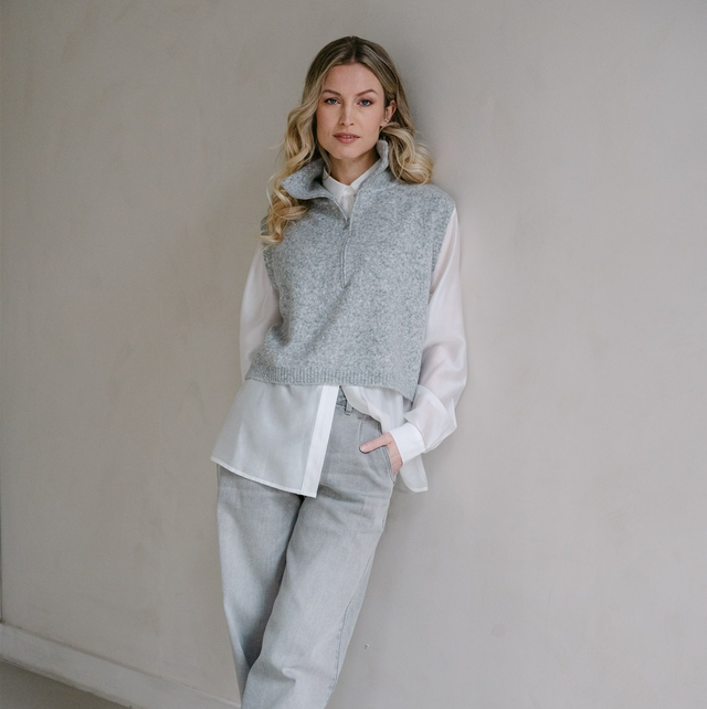 LoiraA5 knitted waistcoat Light Grey