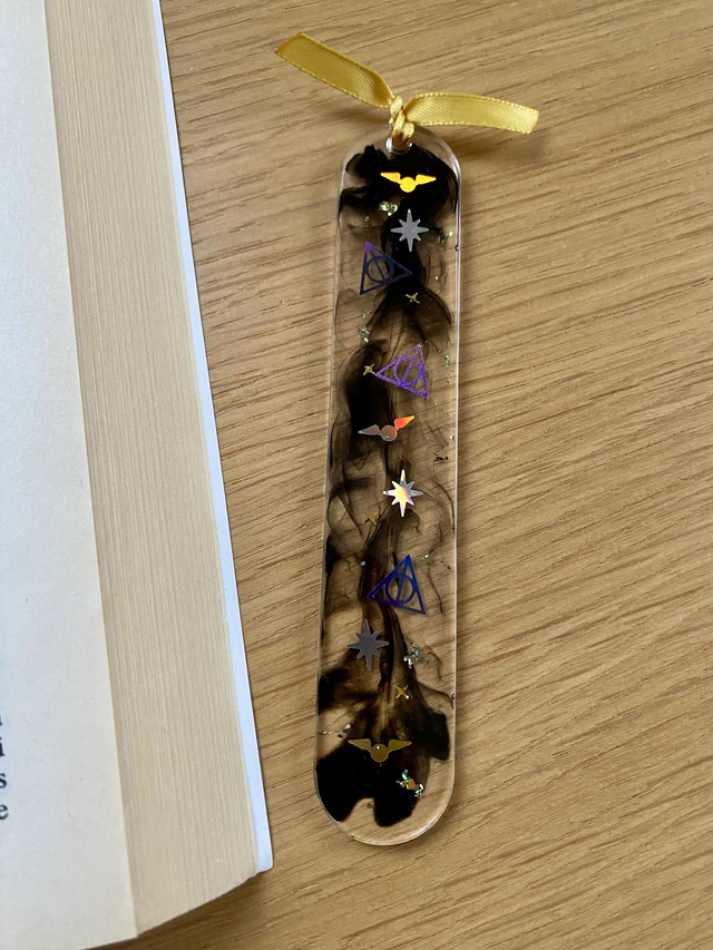 Marque page arrondi - monde magique noir