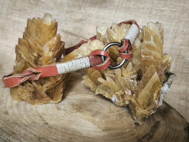 🤎 Porte-médaille “Cuir Nature”