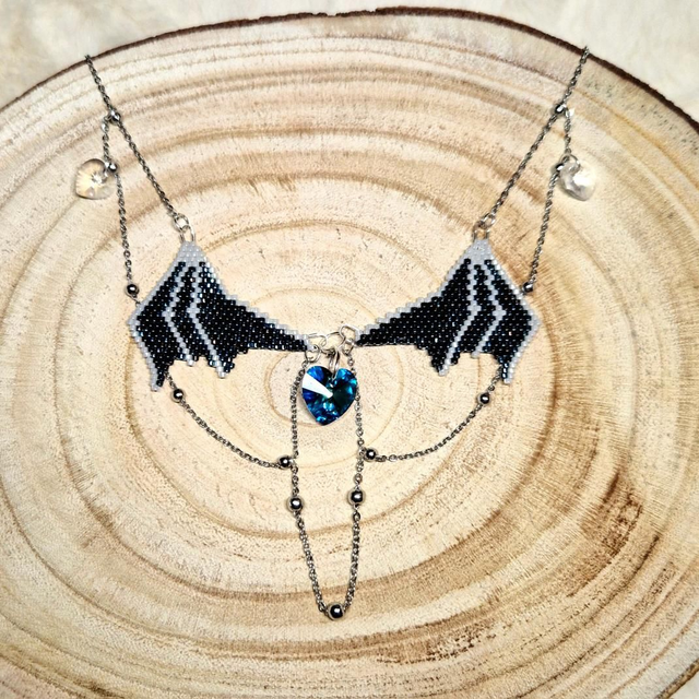 Collier ailes de dragon bleu holographique 