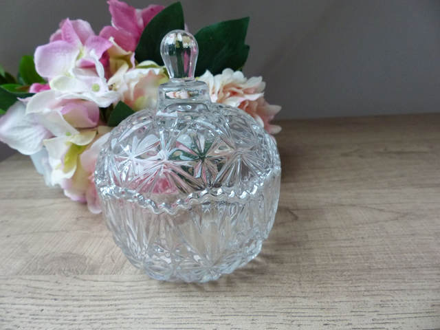 Petite Bonbonnière Romantique Transparente en Verre Ciselée, Boite en Verre avec Couvercle Décoration Chambre Salon