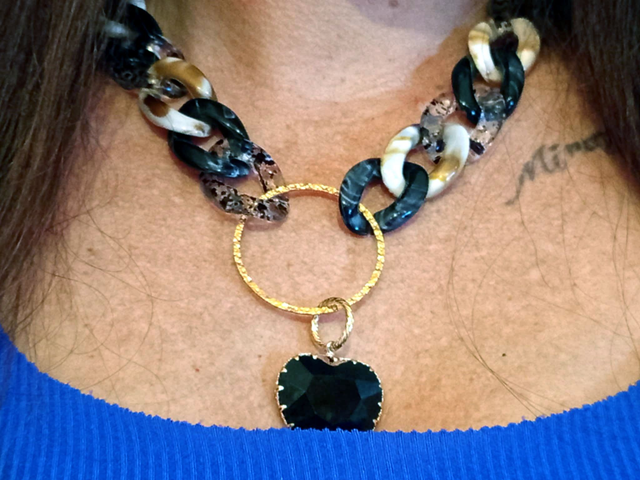 Collier en grosses mailles en acrylique Nishaan