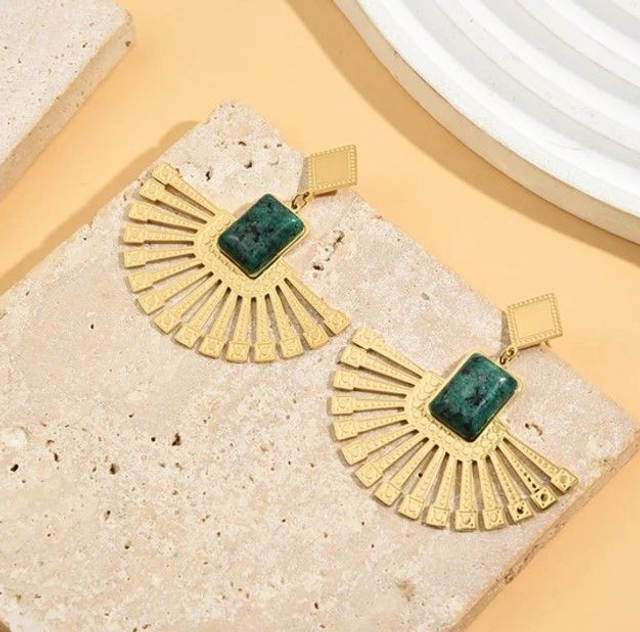 Boucles d'Oreilles "Eclat" Dorées Eventails Large Avec Pierres Vertes
