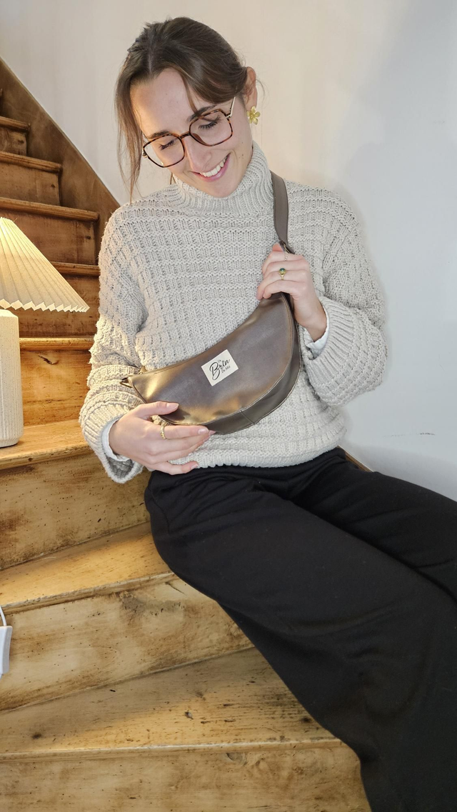 Sac demi-lune en simili cuir cuivré