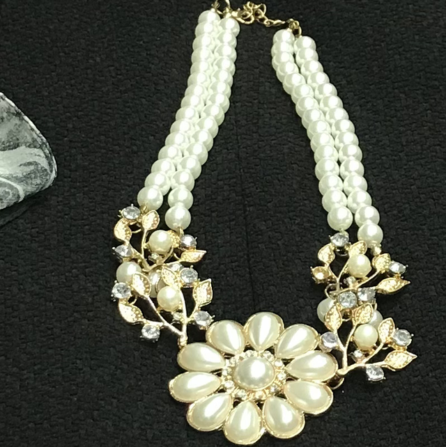 Pearl Necklace- NEC25