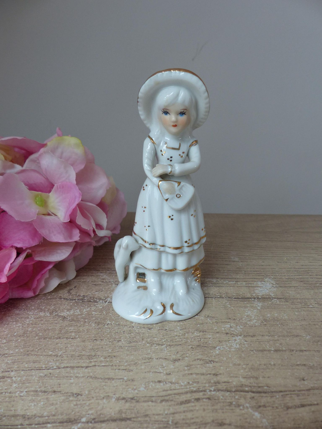 Figurine Fille et Mouton, Figurine Fille Bergère en Porcelaine avec agneau, Personnage romantique en Porcelaine Cadeau Décoration