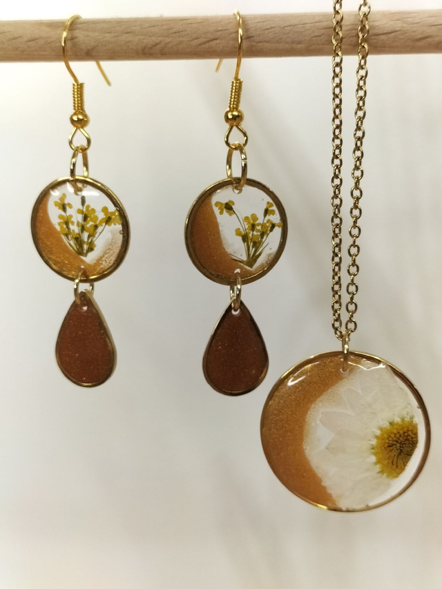 Parure boucles d'oreilles et pendentif jaune et or