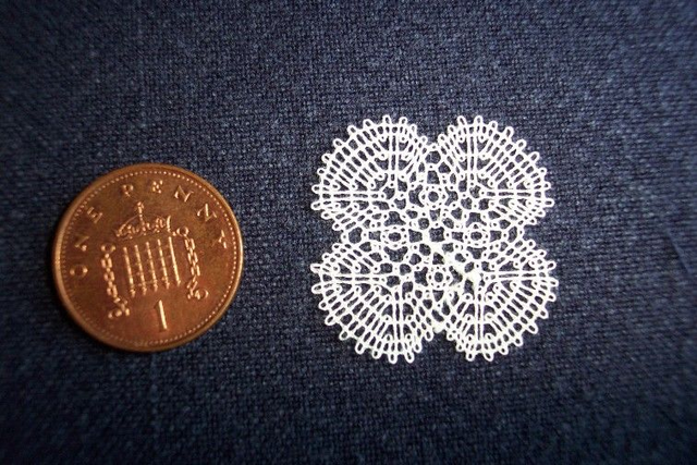 Handmade Lace Mat (Design T5)