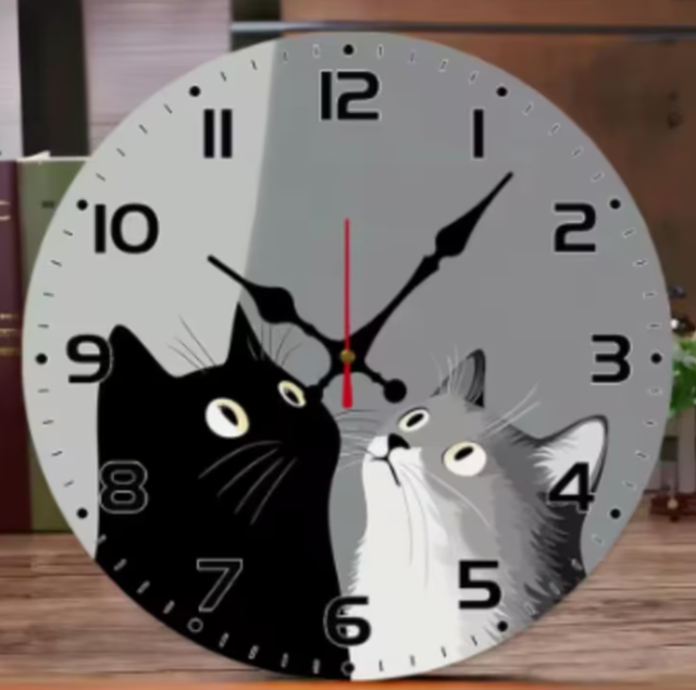 Ronde wandklok van hout analoge zwart en witte katten (25cm)