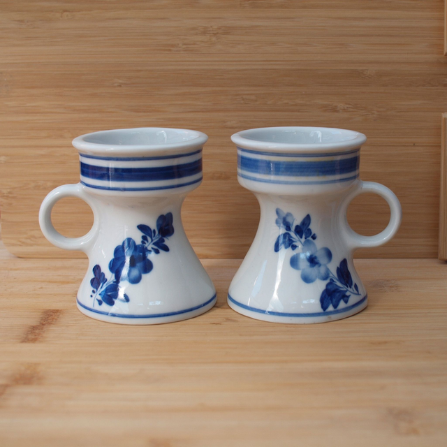 Zoutglazuur | Set van 2 Kaarshouders Waxinelichtjes (diameter 7 | hoogte 8 cm) met &#039;bloem&#039; motief in kobalt blauwe en grijze kleur | Vintage