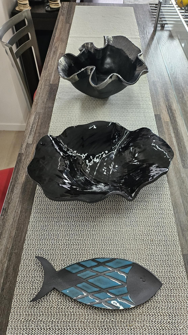 Plat forme de feuille en grès noir