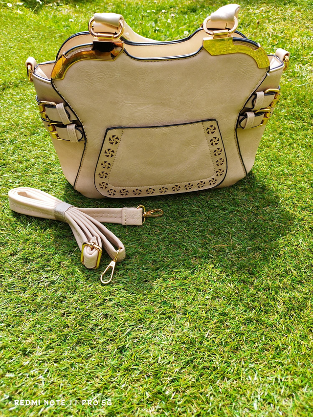 Sac à main crème LOVINA avec détails dorés – Élégance intemporelle