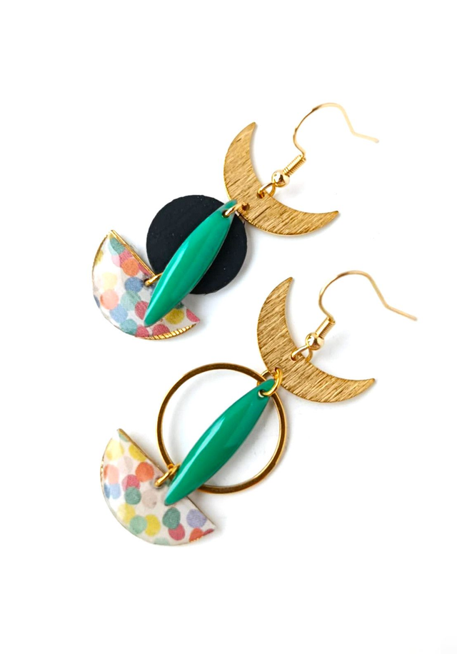 Boucles d'oreilles Asymétriques Upcyclées en Chambre à Air et Papier Recyclés - Lunaires