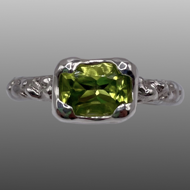 Moss Peridot Ring 