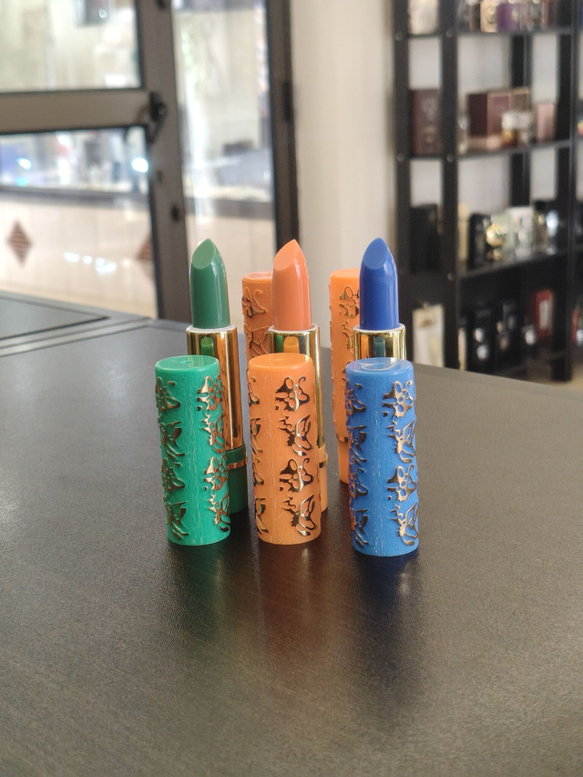 LABIAL MAGICO  24 HS 