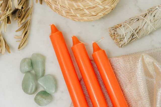 Bougie teintée masse orange - Chance, réussite, gaîté