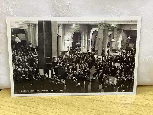 London The Stock Exchange London General View the floor of the House, Vintage unbranded postcard Our Ref A78 £4.50