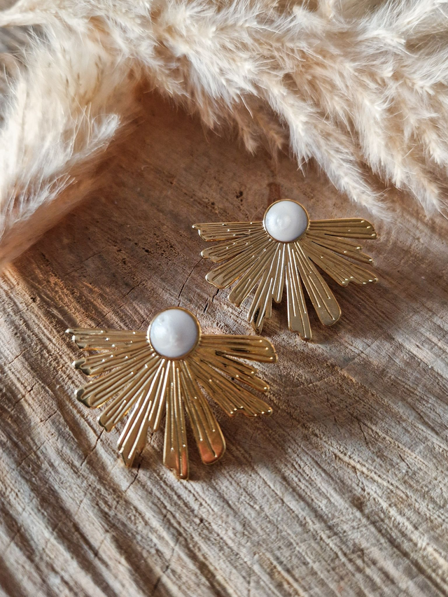 Boucles d'oreilles puces "Eventails" - Modèle blanc nacré