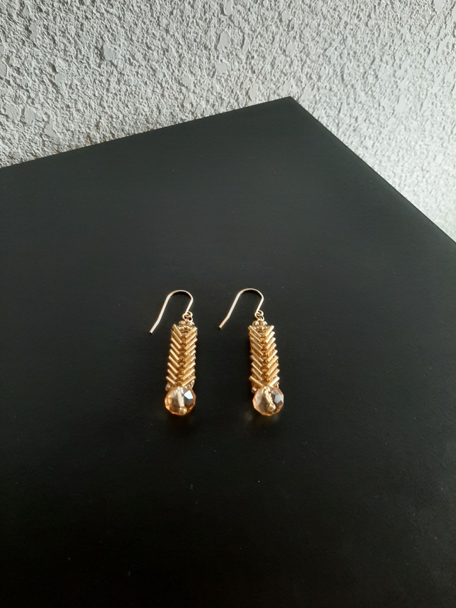 Boucle d&#039;oreilles épi doré- champagne en perle de verre et cristal doré acier inoxydable doré 		 		