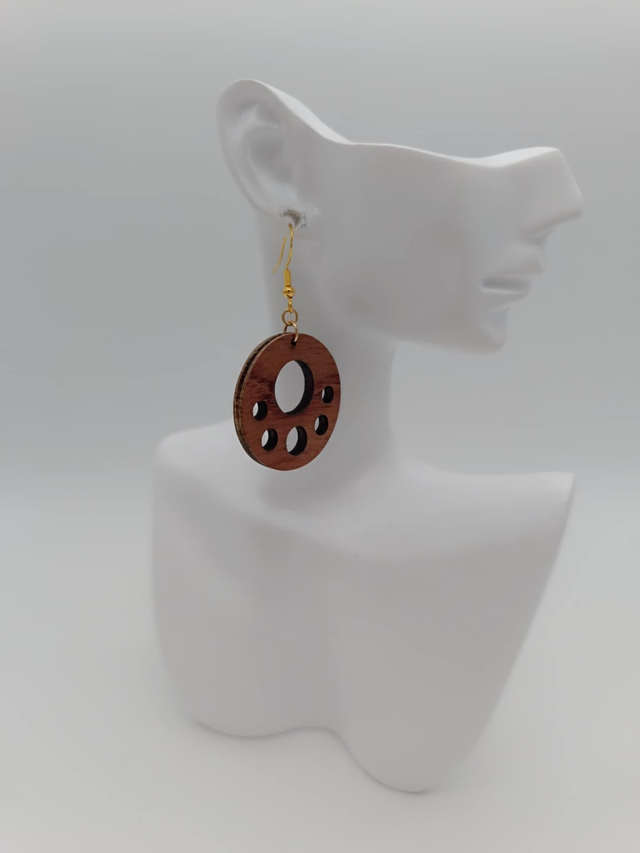 Boucles d&#039;oreilles en bois rondes