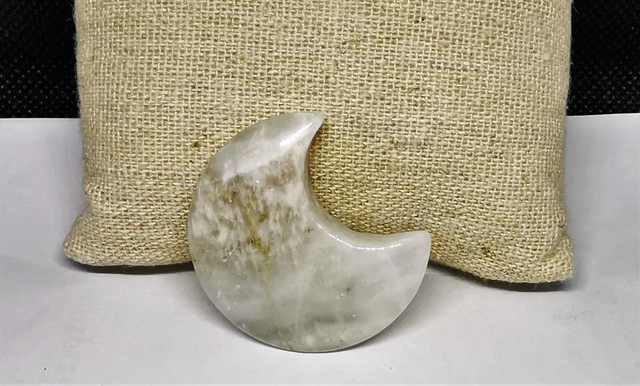 Pierre de Lune en forme de Lune