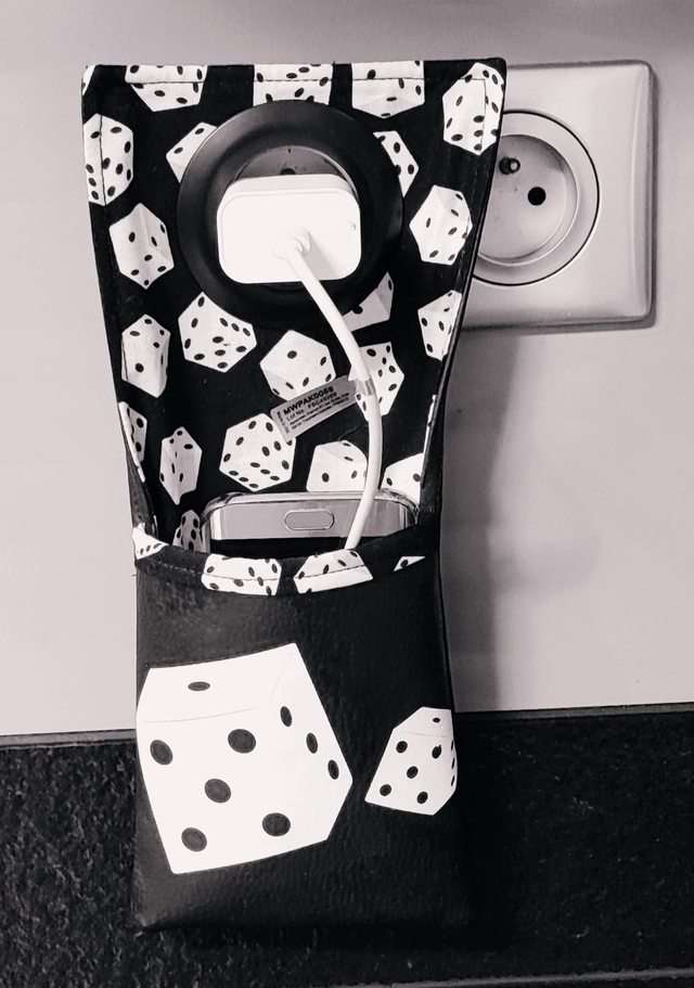 Pochette pour recharger le téléphone 