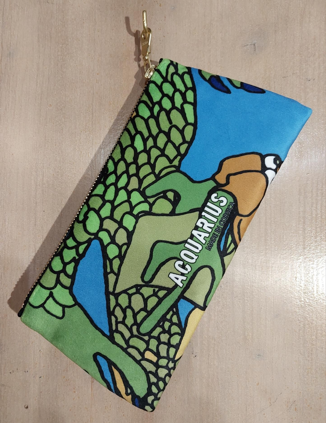 Tatsu Bleu. Pochette et trousse en velours.