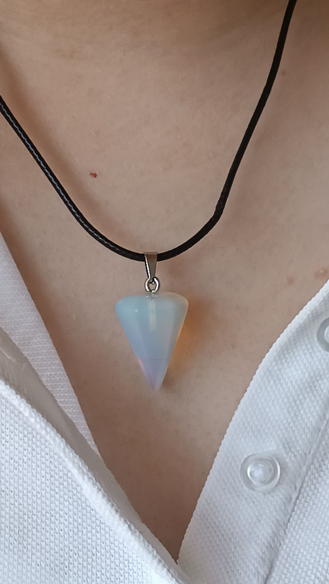 Colar em forma de cone