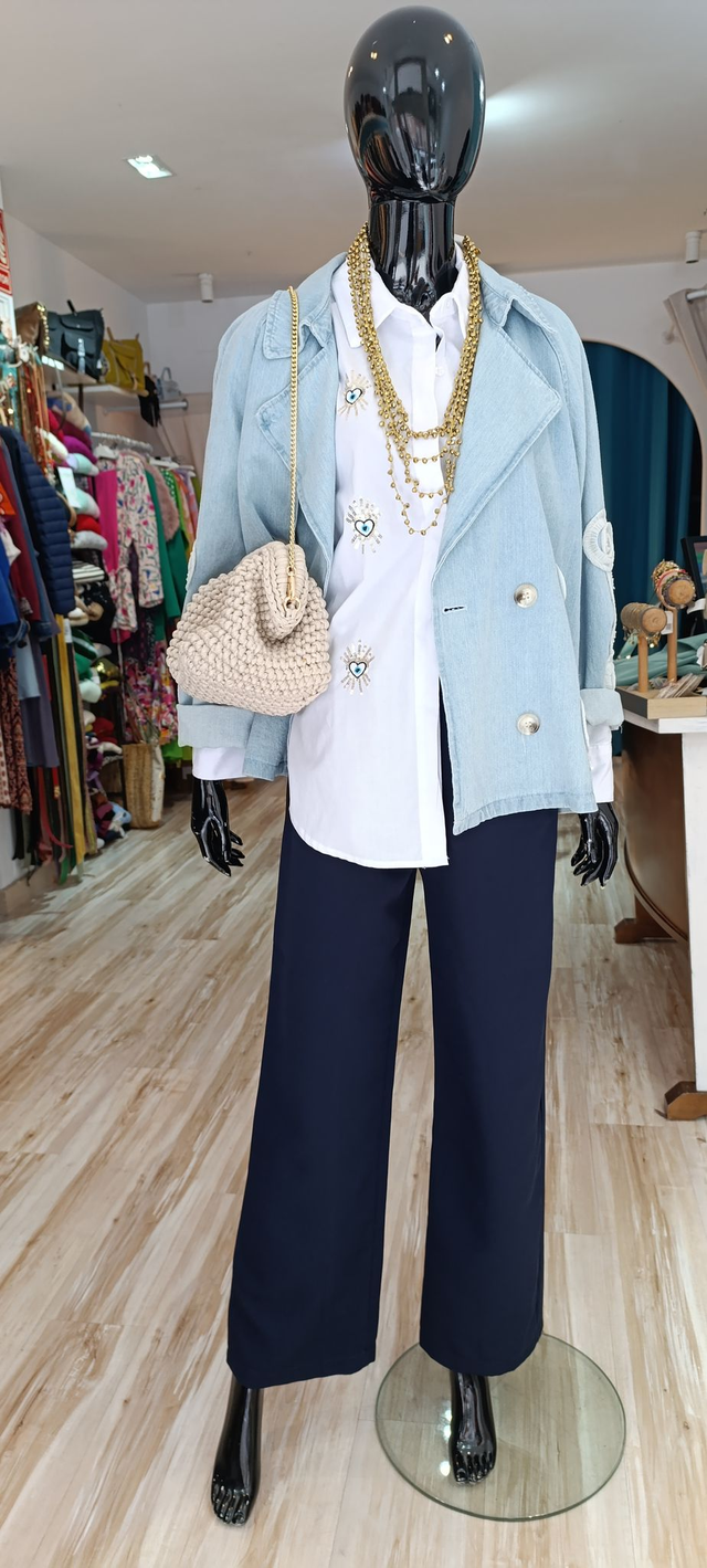 Camisa blanca apliques ojos