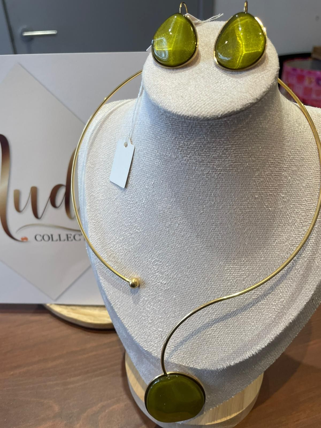 Boucles d’oreilles dorées en acier et pâte de verre – Collection NUDE