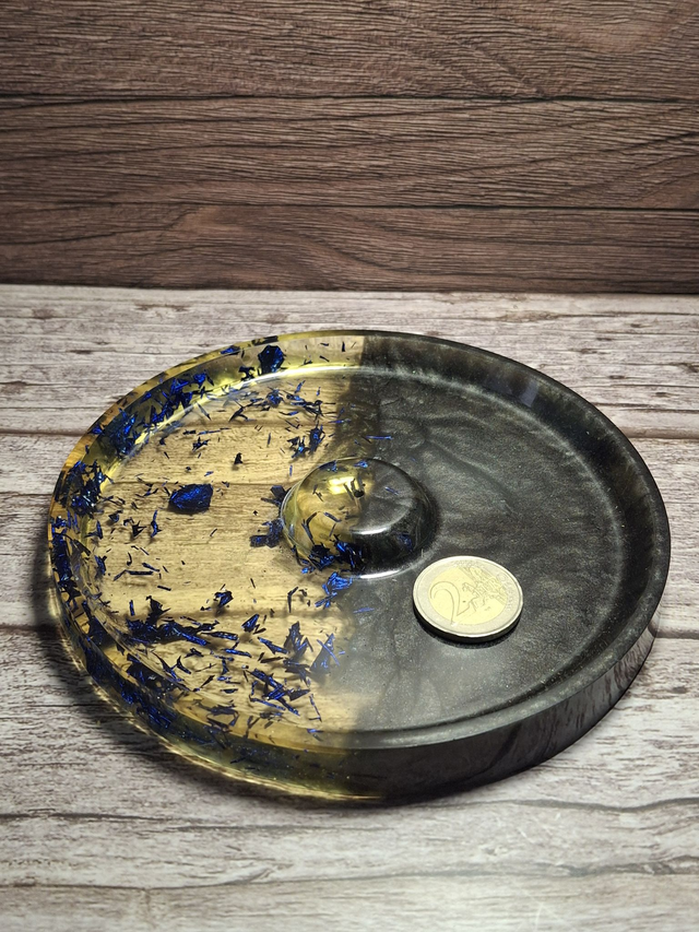 porte encens rond noir et feuilles bleues en résine époxy