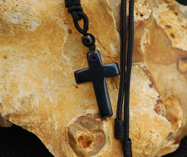 Collier croix en obsidienne