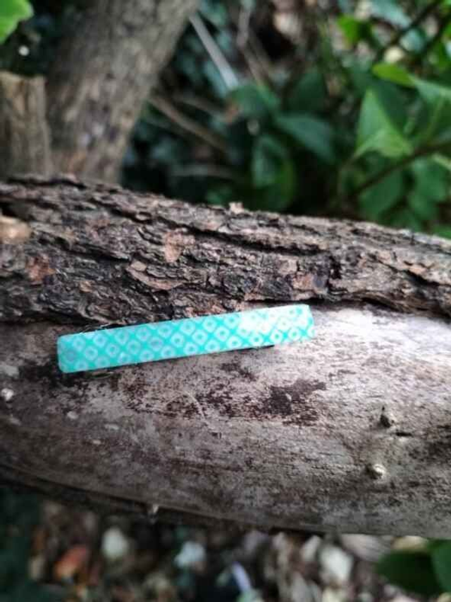 Petite Barrette en Papier Japonais – Élégance et Lumière