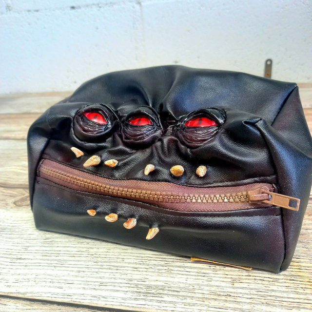 Trousse - monstre noir
