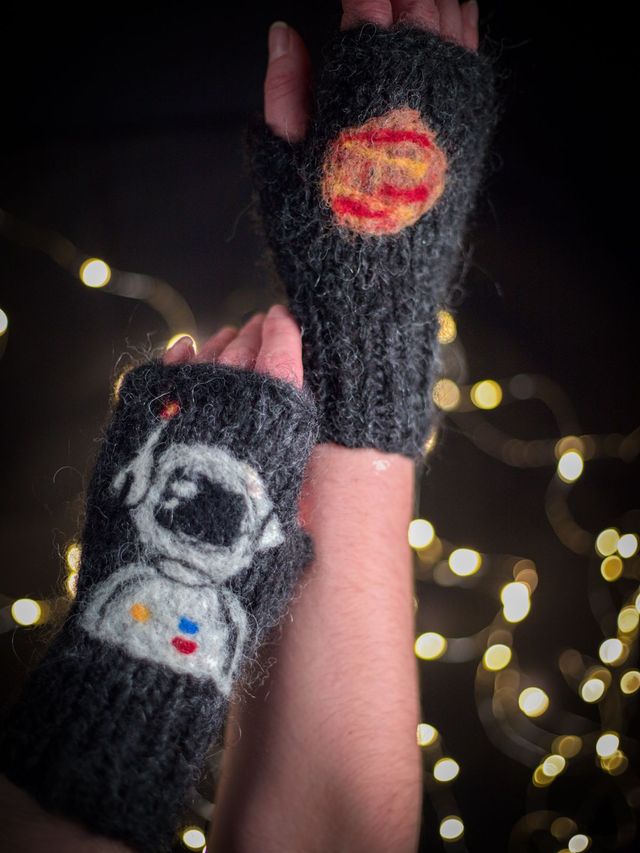 Mitaines tatouées / Astronaute