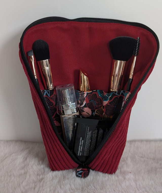 Trousse à maquillage nomade velours côtelé rouge lie de vin