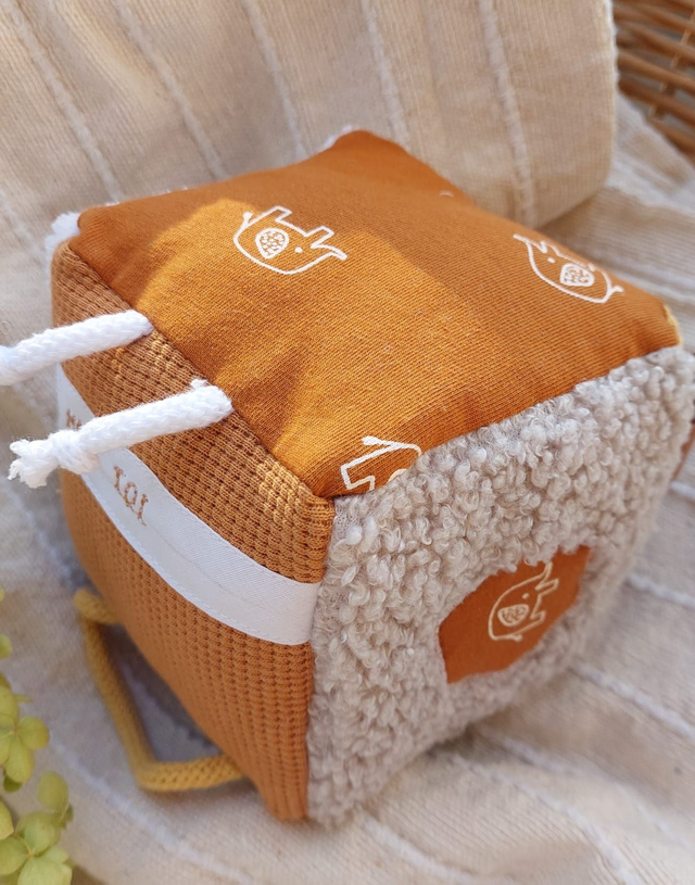 Cube d&#039;éveil éléphant