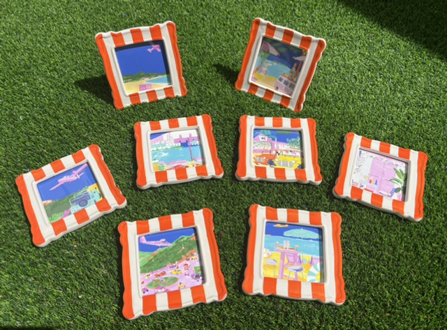 Illustration 10,5x10,5 cm encadrée dans cadre en céramique orange et blanc