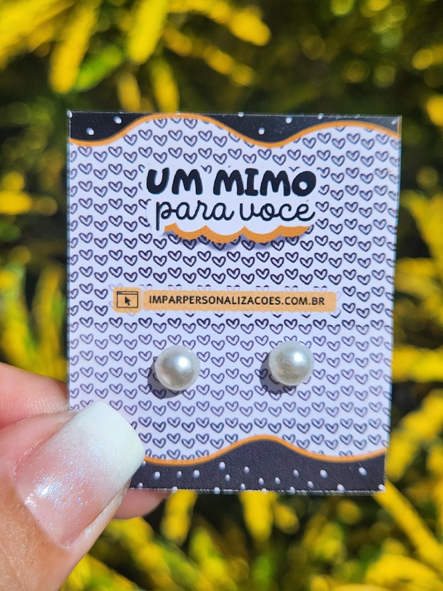 Kit Brincos Meia Pérola 6mm -Hipoalergênicos + Tag Personalizada ( LOVE)