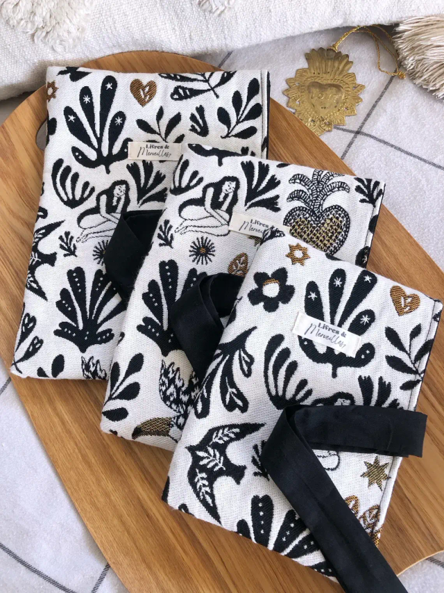 Pochette à livres en tissu jacquard Gaïa, fermeture latérale avec un nœud - noire