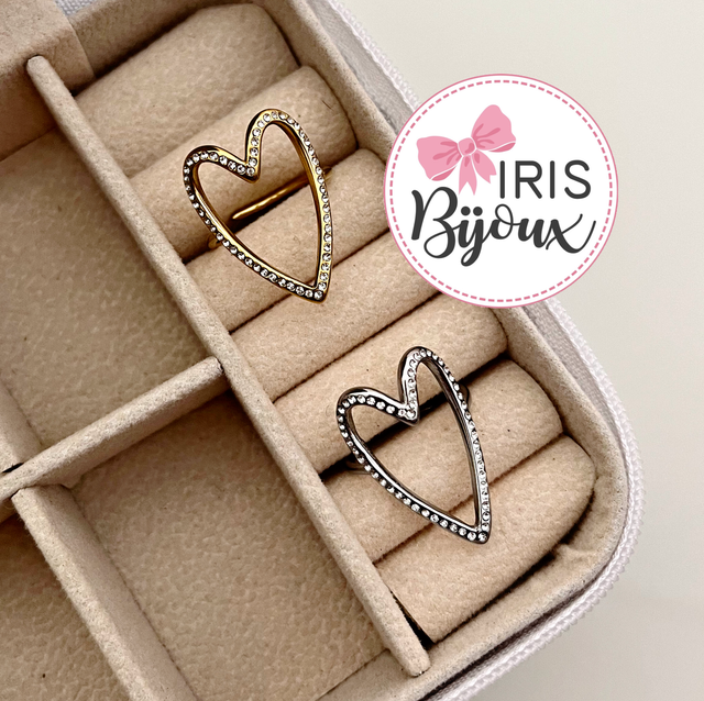 Anello cuore allungato con zirconi 