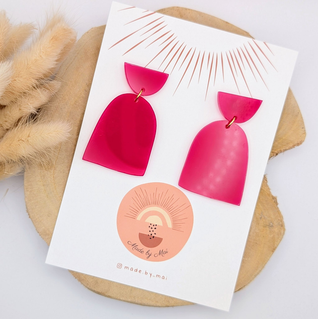 Boucles d&#039;oreilles roses en plexi