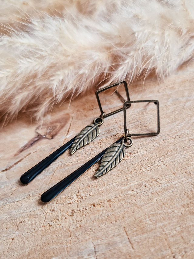 Boucles d'oreilles losanges sur clous "Feuilles" - Bronze et noir