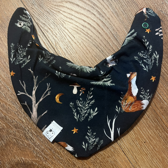 Babylätzli Fuchs im Wald