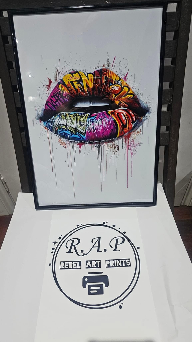 LIPPY REBEL PRINT